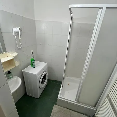Near Main Railway And Bus Station, Vankovka برنو